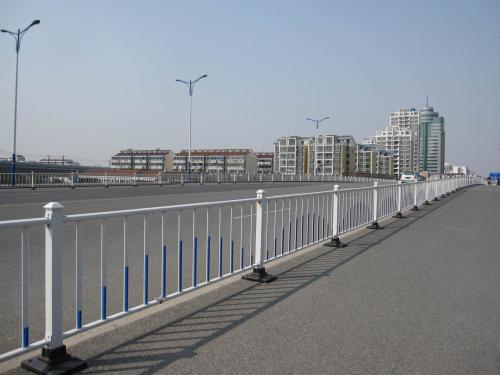 道路<a href='http://www.fvsm.cn' target='_blank'><u>護(hù)欄</u></a>