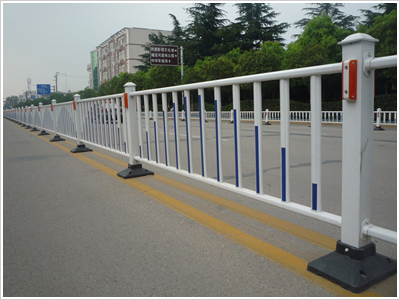 道路<a href='http://www.fvsm.cn' target='_blank'><u>護(hù)欄</u></a>